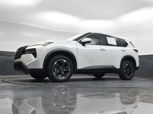 Used 2025 Nissan Rogue SV FWD image 47