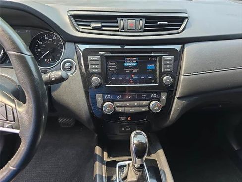 Used 2018 Nissan Rogue SV AWD/4WD image 21