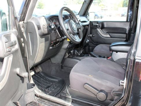 Used 2015 Jeep Wrangler Sport AWD/4WD image 9