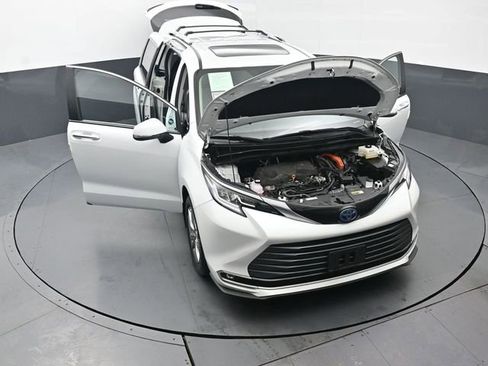 Certified 2023 Toyota Sienna Limited image 59