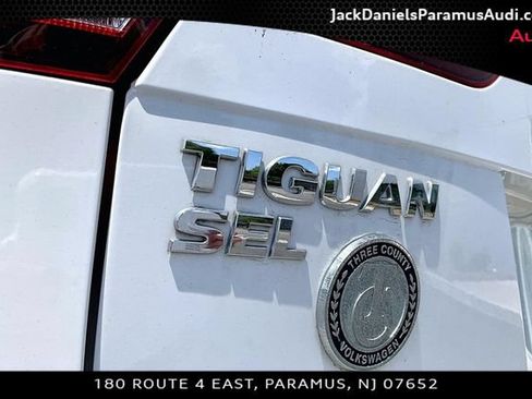 Used 2018 Volkswagen Tiguan SEL AWD/4WD image 23