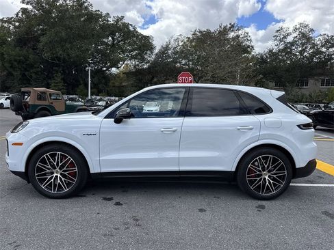 Used 2024 Porsche Cayenne S image 12