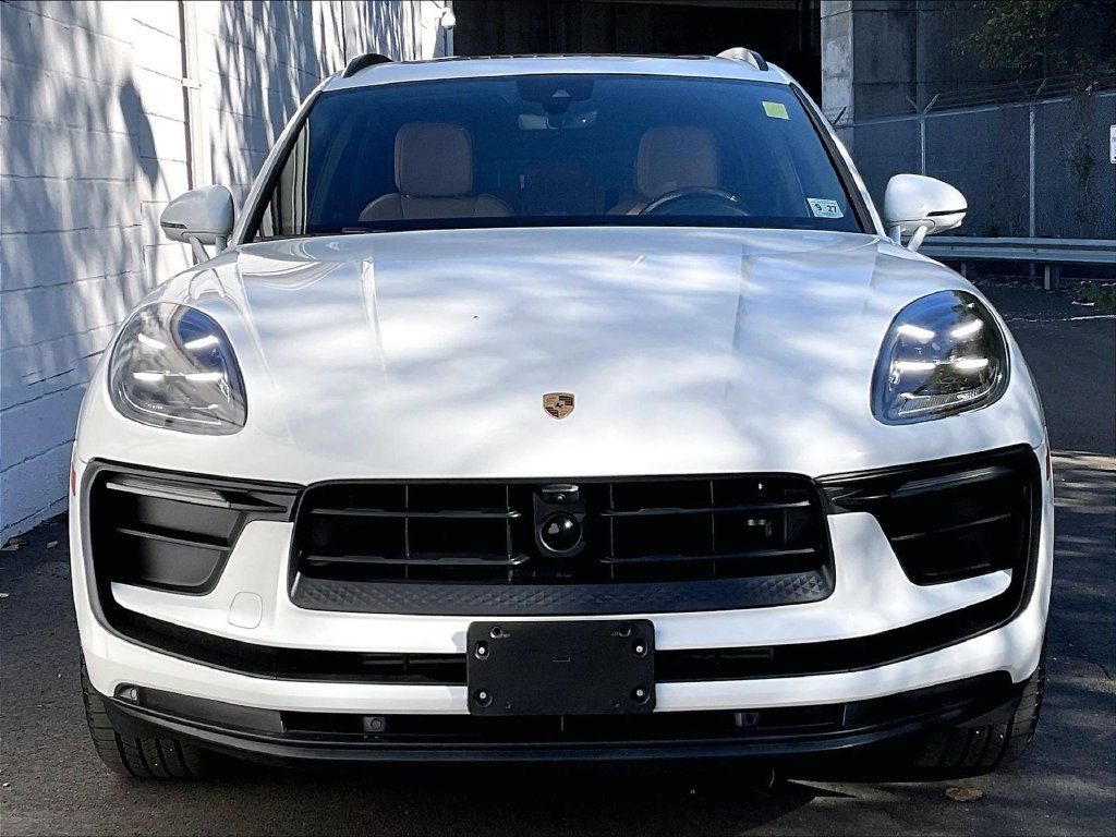 Certified 2022 Porsche Macan AWD/4WD image 8
