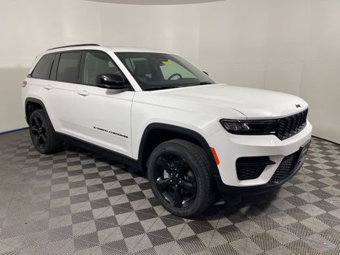 New 2025 Jeep Grand Cherokee Altitude AWD/4WD image 1