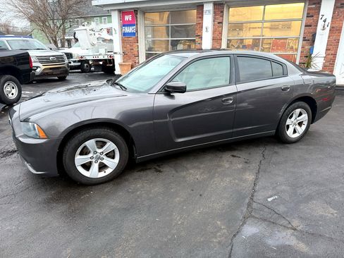 Used 2014 Dodge Charger SE image 8