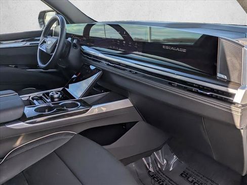 Used 2025 Cadillac Escalade Premium Luxury image 26