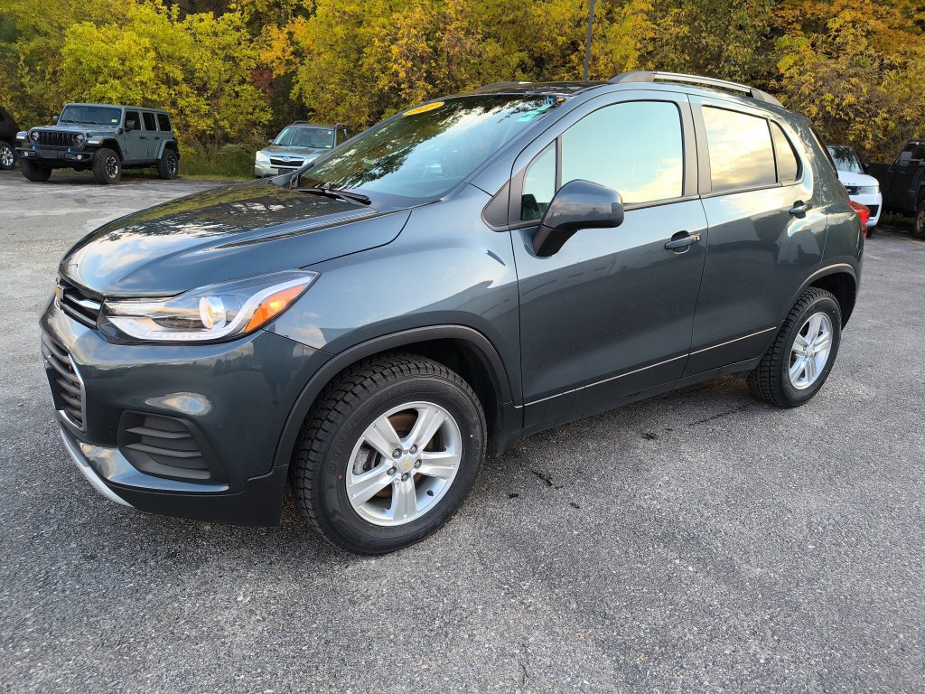 Used 2022 Chevrolet Trax LT w/ LT Convenience Package AWD/4WD image 1