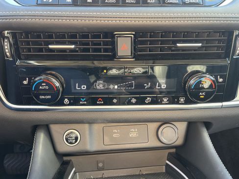 Used 2023 Nissan Rogue Platinum w/ Platinum Premium Package image 18