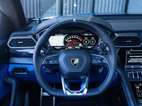 Used 2022 Lamborghini Urus image 14