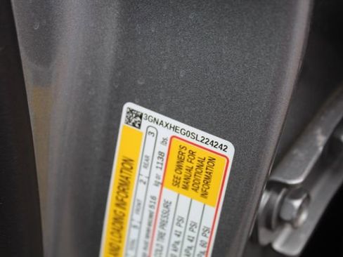 Used 2025 Chevrolet Equinox LT w/ Convenience Package II FWD image 38
