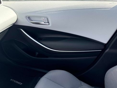 Used 2025 Toyota Corolla SE image 19