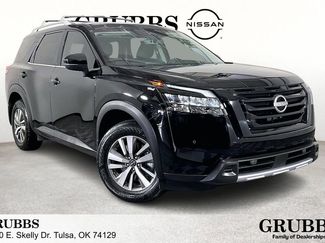 Used 2025 Nissan Pathfinder SL w/ Black Appearance Package video 1