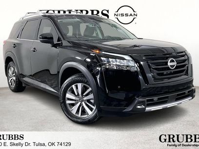 Used 2025 Nissan Pathfinder SL w/ Black Appearance Package