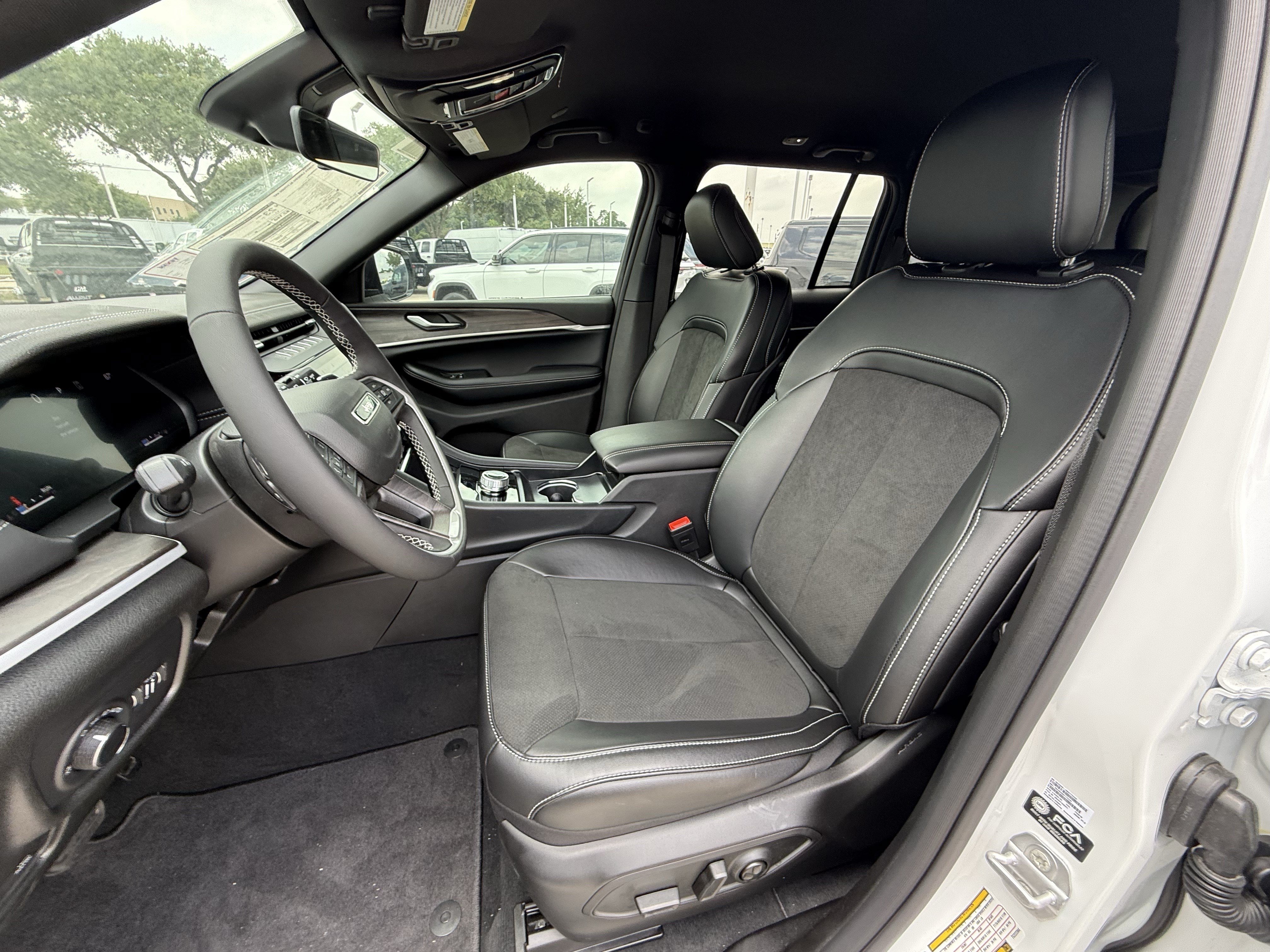 New 2026 Jeep Grand Cherokee Altitude RWD image 17