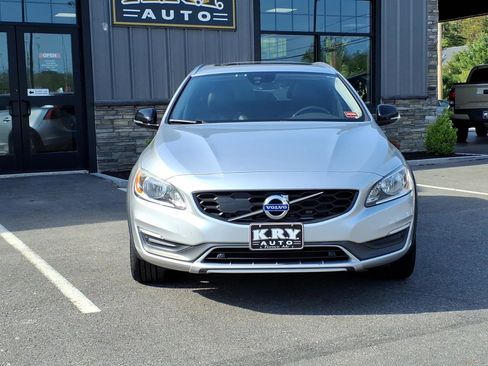 Used 2015 Volvo V60 T5 Cross Country w/ Climate Package AWD/4WD image 2