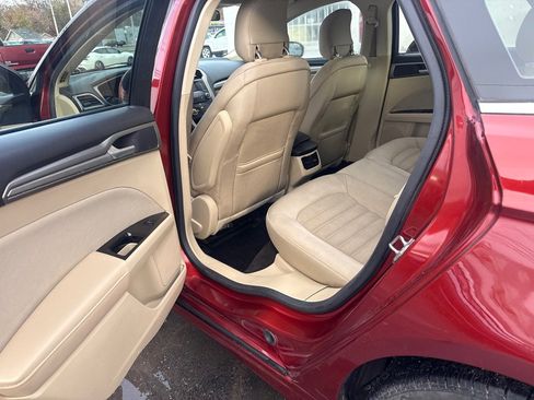 Used 2014 Ford Fusion SE image 12