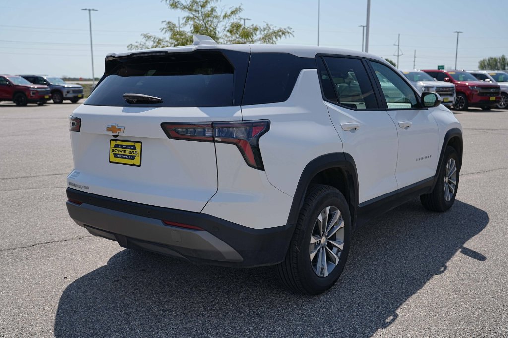 Used 2026 Chevrolet Equinox LT AWD/4WD image 7