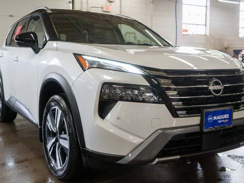 New 2024 Nissan Rogue SL w/ SL Premium Package AWD/4WD image 4