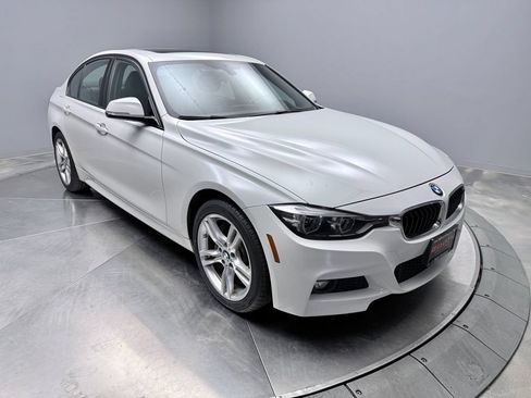 Used 2018 BMW 330i xDrive Sedan AWD/4WD image 3