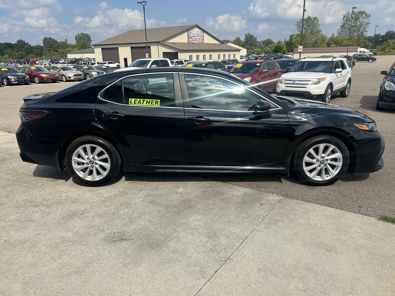 Used 2022 Toyota Camry SE FWD image 6