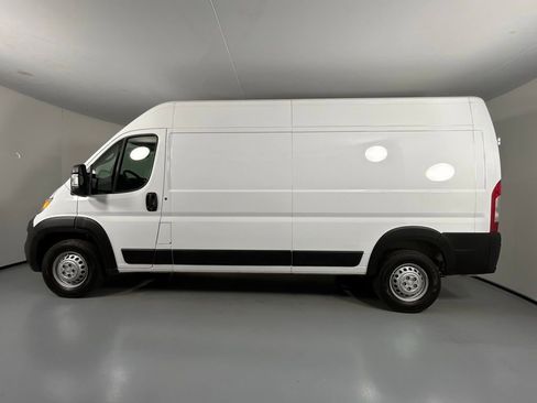 Used 2025 RAM ProMaster 2500 w/ Convenience Group FWD image 4