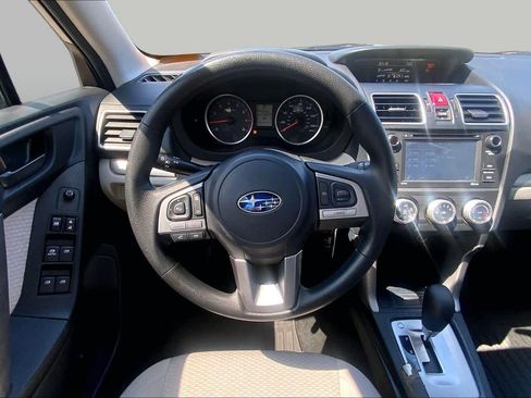 Used 2018 Subaru Forester 2.5i AWD/4WD image 6