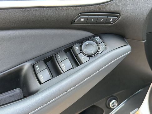 Used 2024 Buick Enclave Premium image 30