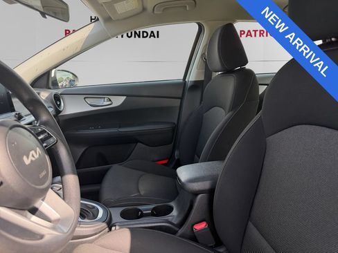 Used 2022 Kia Forte LXS w/ LXS Technology Package FWD image 9