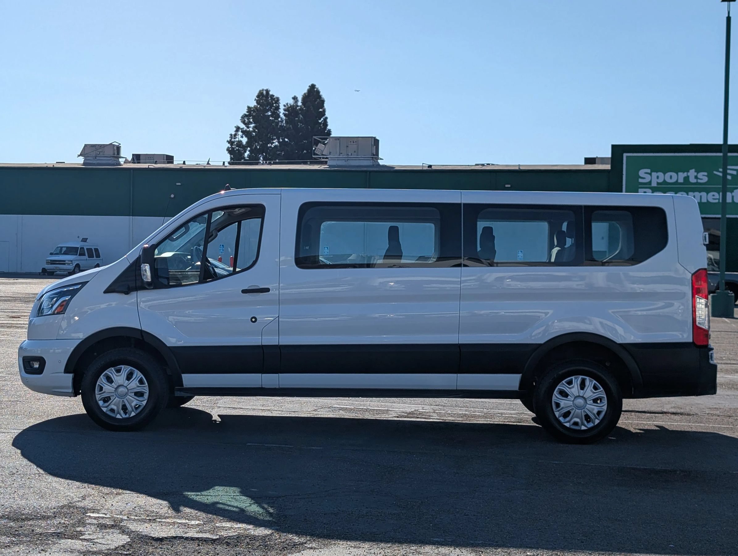 Used 2023 Ford Transit 350 XLT RWD image 4
