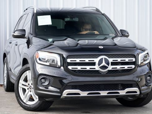Used 2022 Mercedes-Benz GLB 250 w/ Premium Package image 2