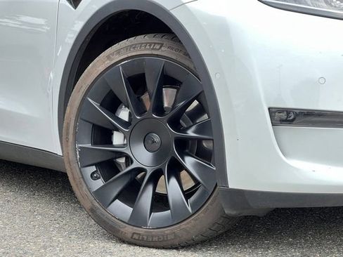 Used 2021 Tesla Model Y Long Range AWD/4WD image 2