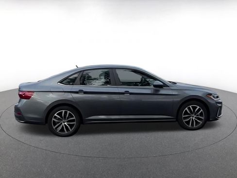 Used 2025 Volkswagen Jetta SE image 16