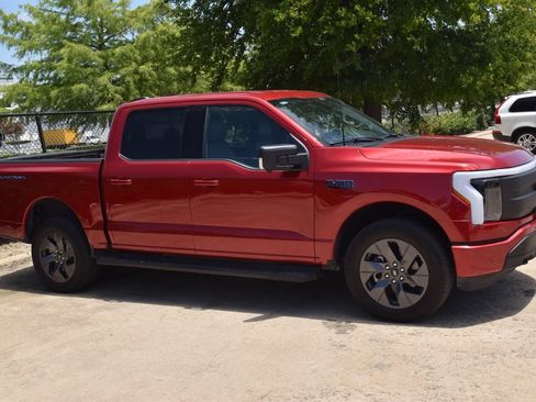 Used 2025 Ford F150 Lightning Flash AWD/4WD image 5