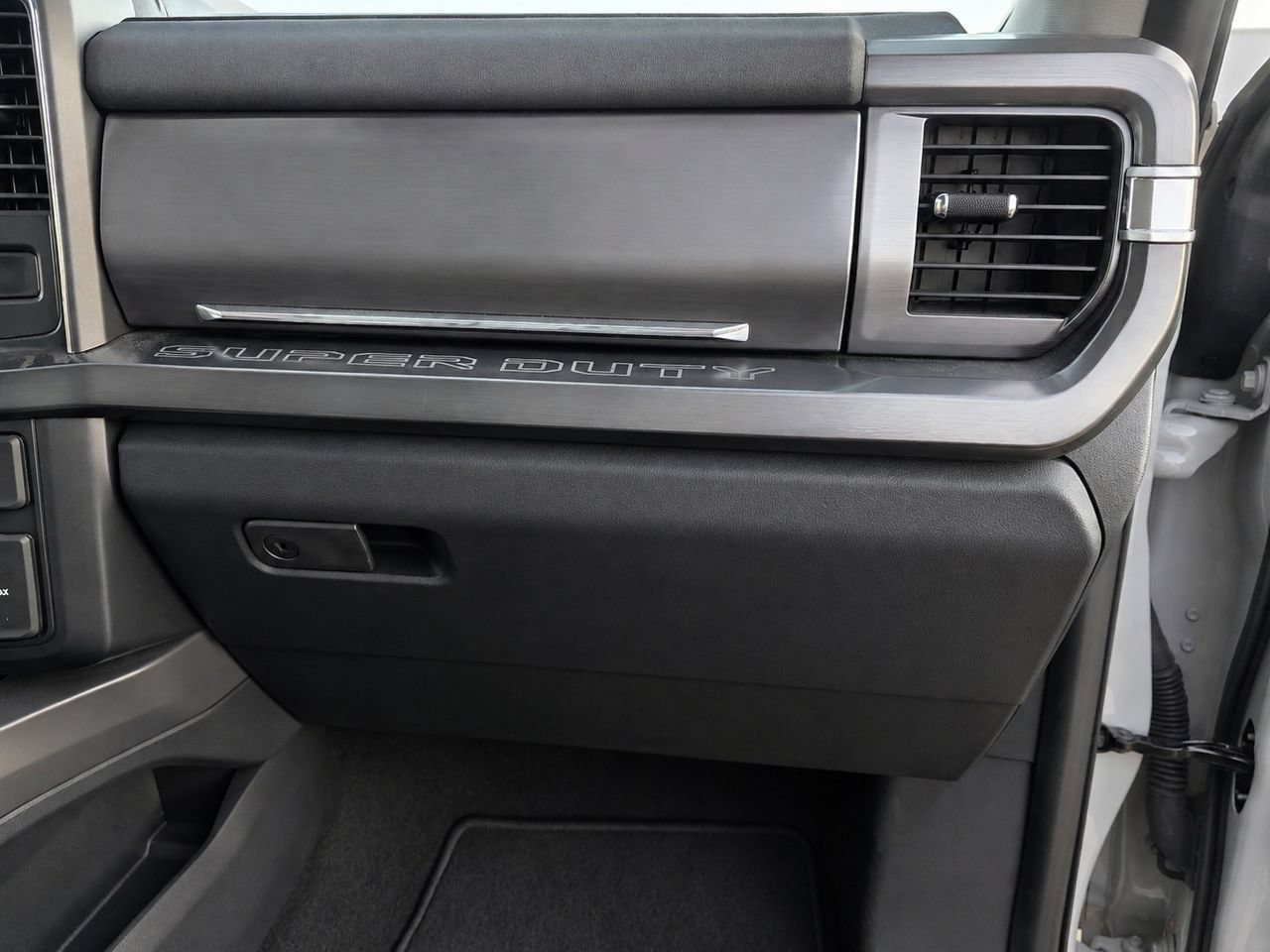 Used 2025 Ford F350 Lariat w/ Lariat Ultimate Package AWD/4WD image 50