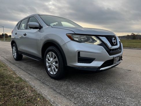 Used 2017 Nissan Rogue S image 5