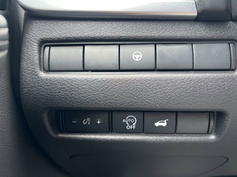 Used 2025 Nissan Rogue SV image 15