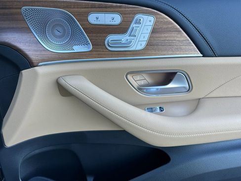 New 2026 Mercedes-Benz GLS 580 4MATIC image 19