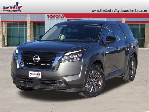 Used 2023 Nissan Pathfinder S image 1