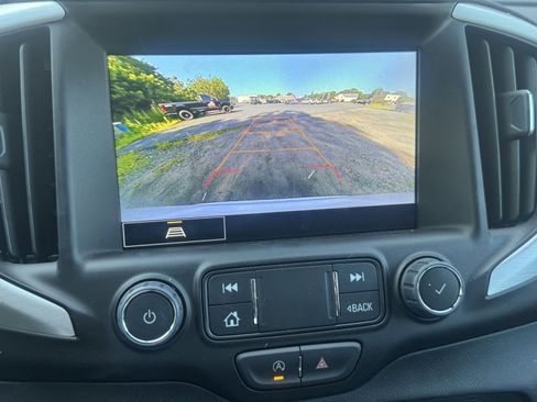 Used 2024 GMC Terrain SLT w/ Infotainment Package II image 5