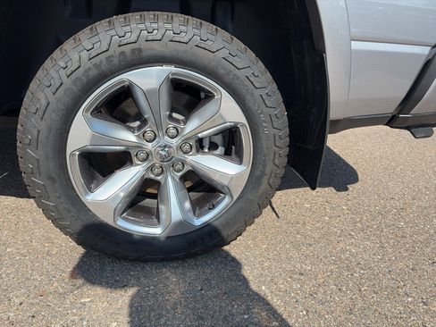 Used 2021 RAM 1500 Limited AWD/4WD image 9