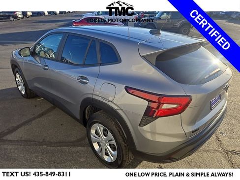 Used 2025 Chevrolet Trax LS w/ LPO, Blackout Package image 5