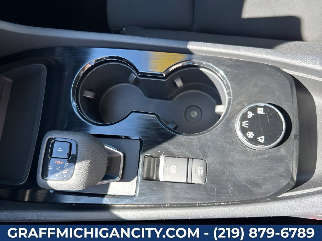 Used 2024 Nissan Rogue S AWD/4WD image 31