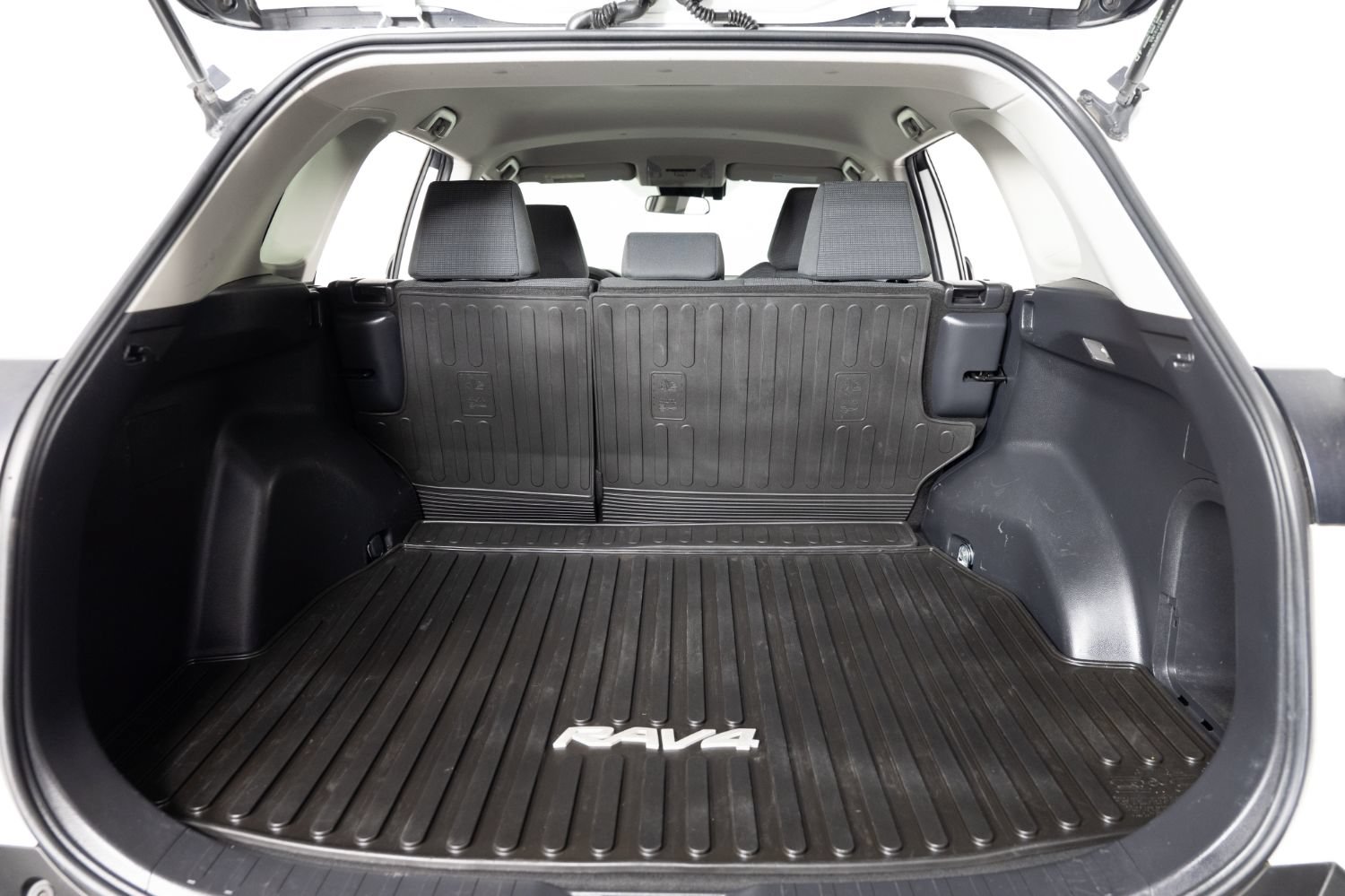 Used 2020 Toyota RAV4 LE w/ All Weather Liner Package AWD/4WD image 19