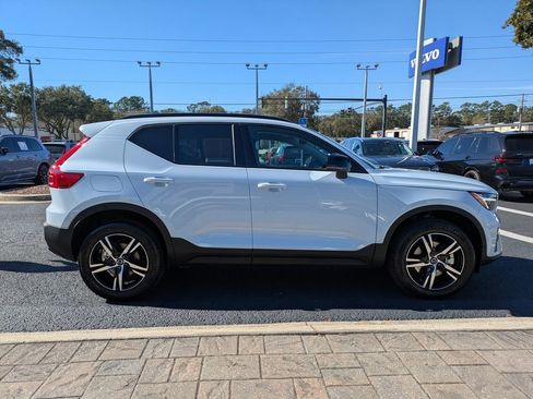 Used 2026 Volvo XC40 B4 Core image 7