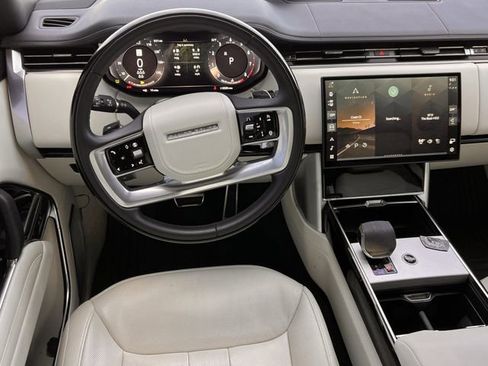 Used 2025 Land Rover Range Rover Long Wheelbase Autobiography image 10