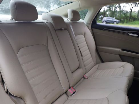 Used 2013 Ford Fusion SE FWD image 14