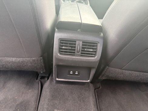Used 2024 Nissan Rogue SV FWD image 12