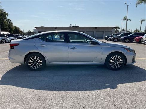 Used 2024 Nissan Altima 2.5 SV FWD image 7