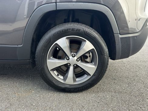 Used 2021 Jeep Cherokee Limited image 31