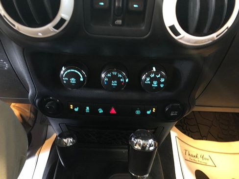 Used 2014 Jeep Wrangler Unlimited Sahara image 18